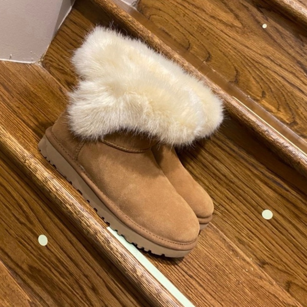 Like New Ugg Size 5 I No Longer Want.